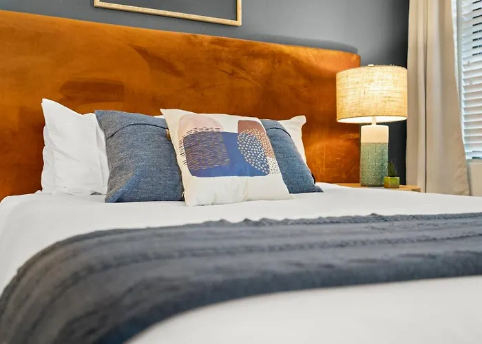 Modern Town Waterfront Cozysuites Paradise 07 *